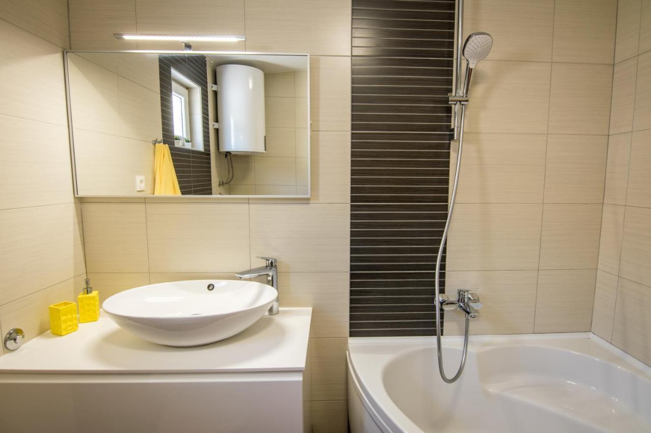 Appartamento Apartman Petra Makarska Esterno foto