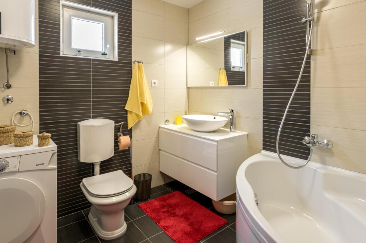 Appartamento Apartman Petra Makarska Esterno foto